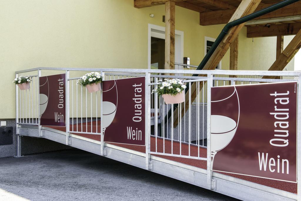 Hotel Garni Weinquadrat Вайсенкірхен-ін-дер-Вахау Екстер'єр фото