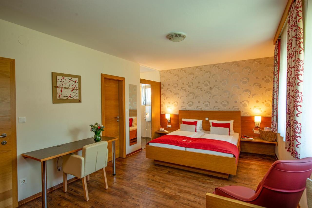 Hotel Garni Weinquadrat Вайсенкірхен-ін-дер-Вахау Екстер'єр фото